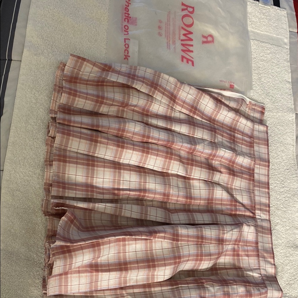 ROMWE Pink and White Plaid Skirt